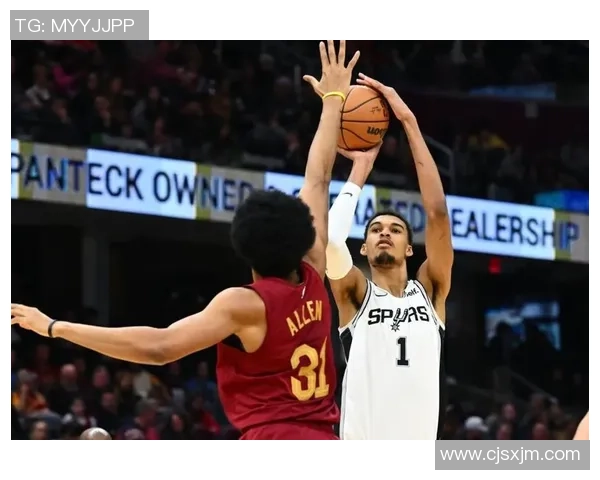 单节44-19取胜！米切尔28+8骑士反转无文班马刺 福克斯25+9